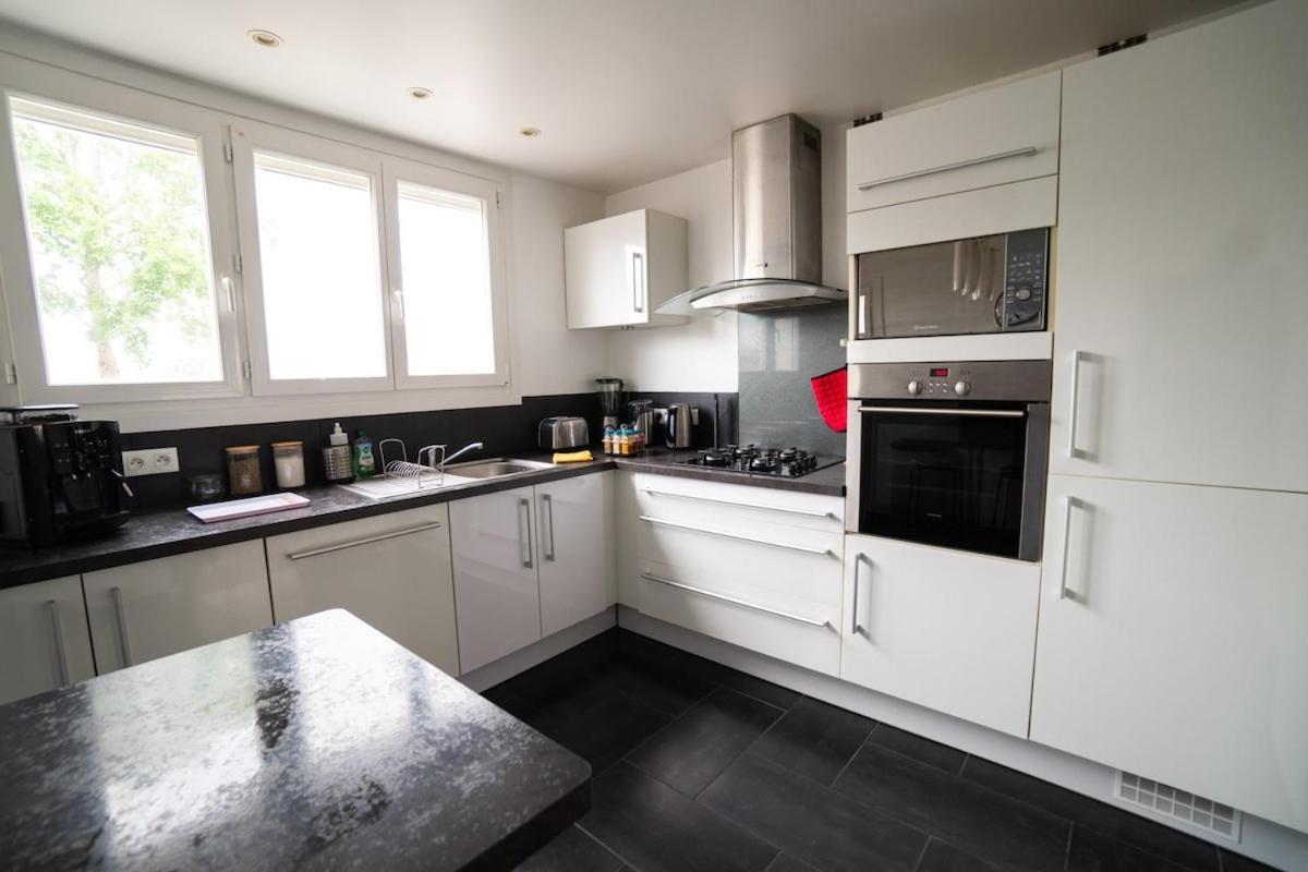 Bright Modern, Near Center And 10 Min From Beaches Apartment *
