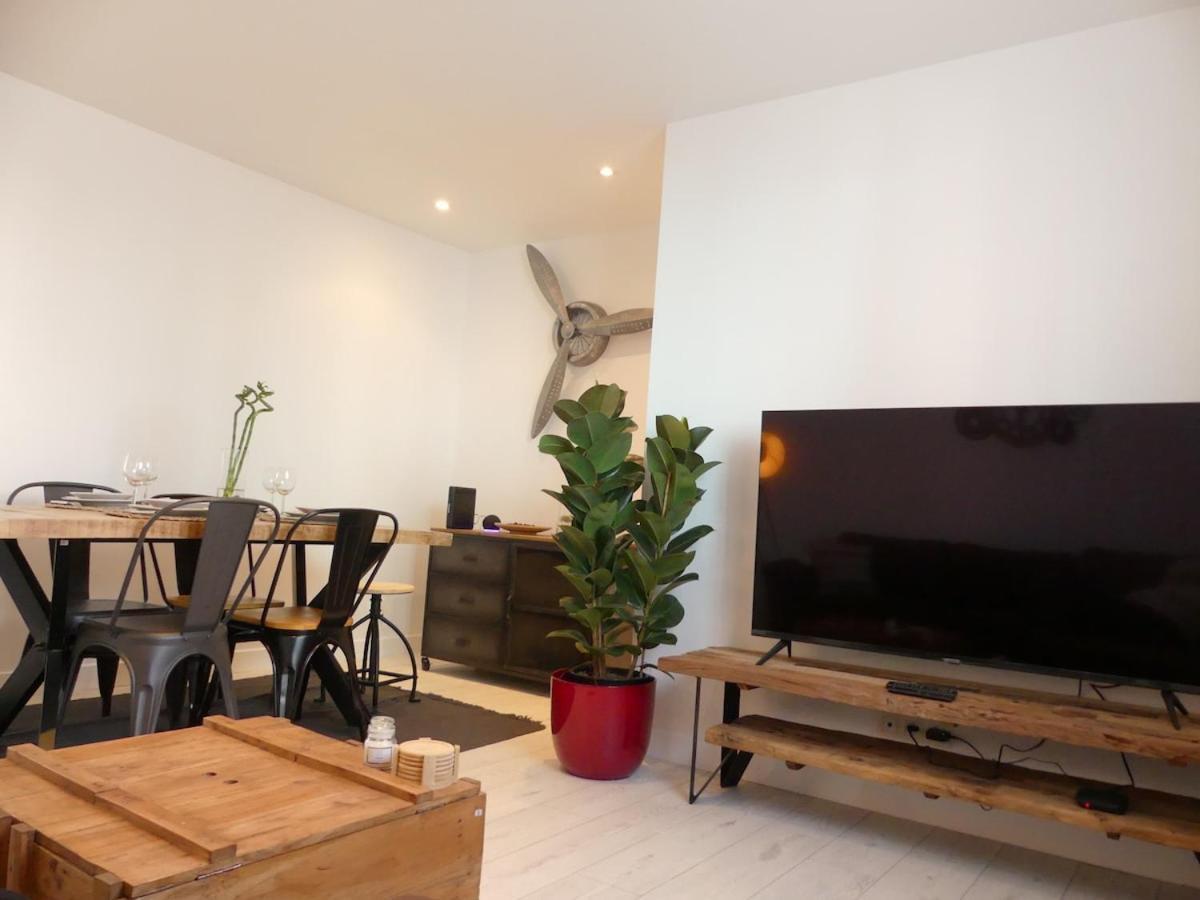 Apartment Bright Modern, Near Center And 10 Min From Beaches