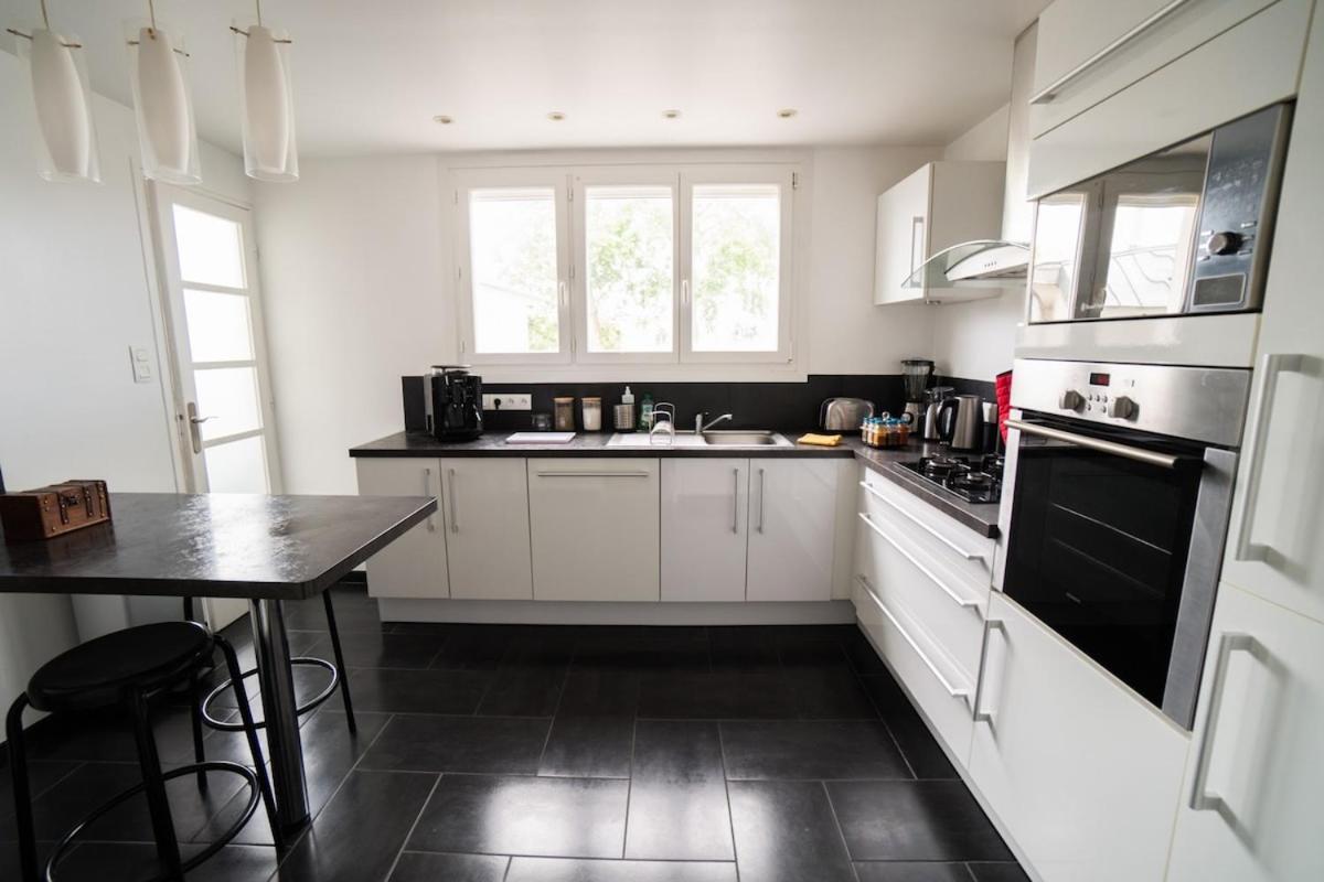 Apartment Bright Modern, Near Center And 10 Min From Beaches